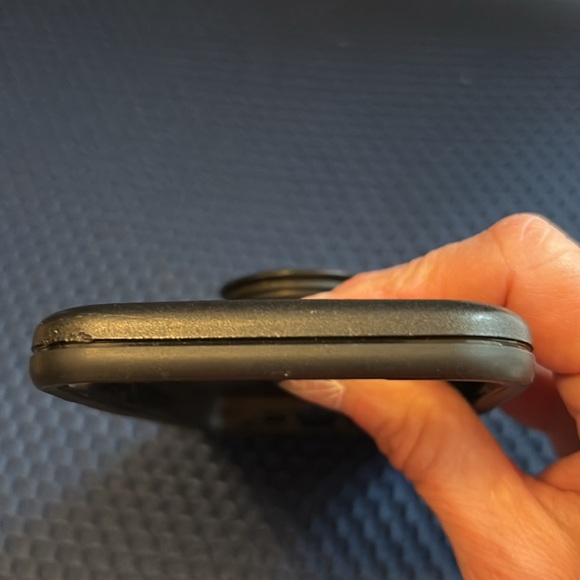 OtterBox with built in pop socket for iPhone 12 - Picture 6 of 6